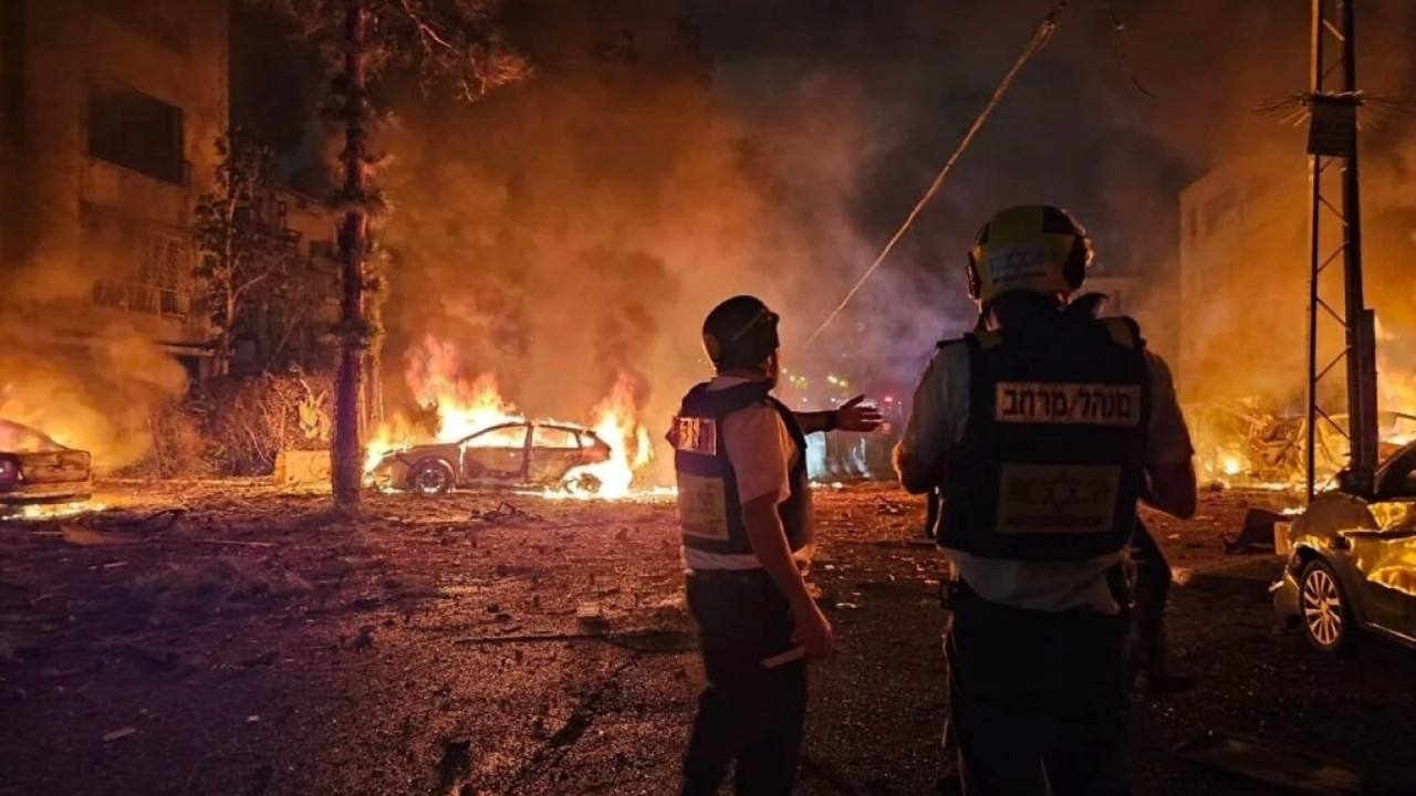 İsrail İran'a saldırmak için ABD'nin onayını bekliyor... İran ise 'hazırız' mesajı veriyor... İran ile İsrail arasında yeni bir savaş mı çıkacak?