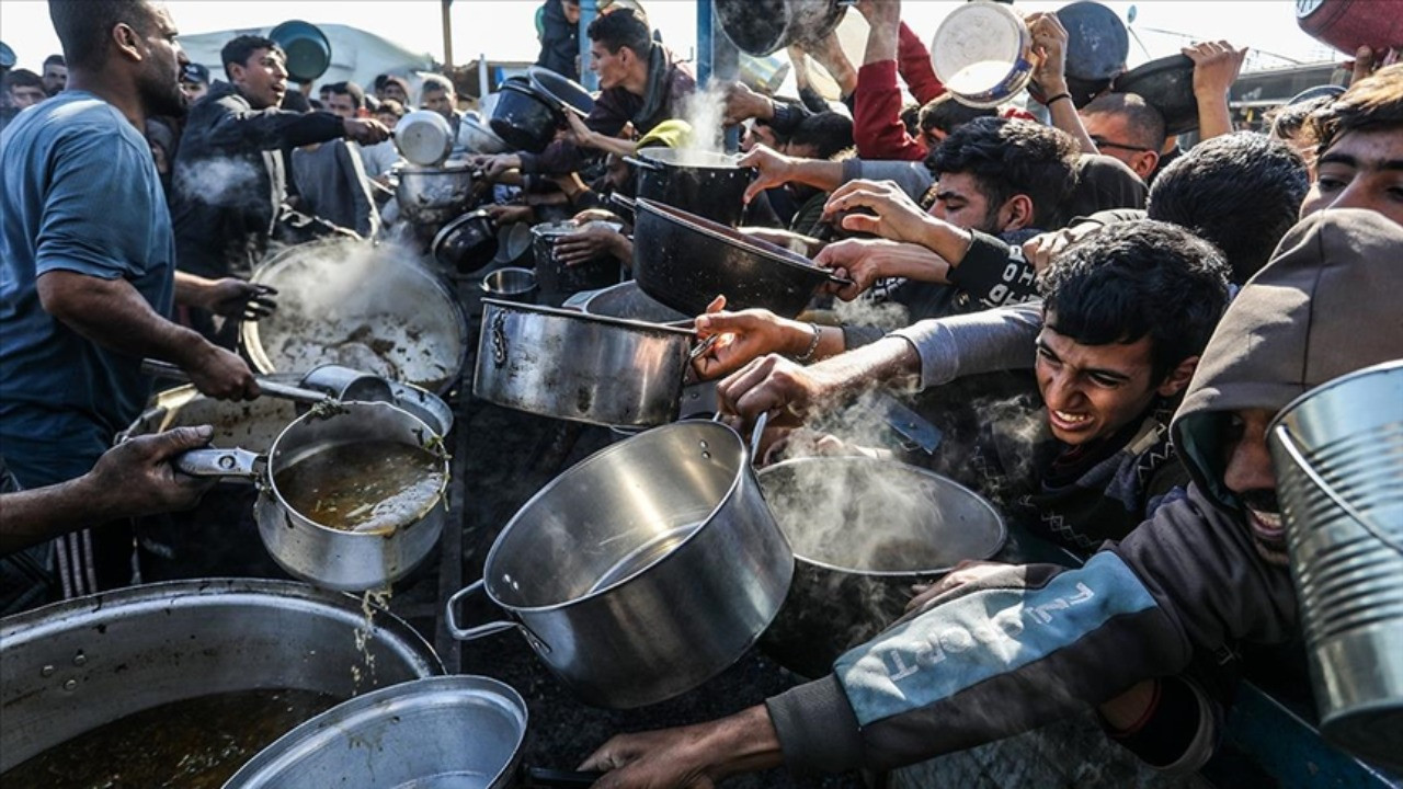 Gazze'de 10 kişi daha açlıktan hayatını kaybetti