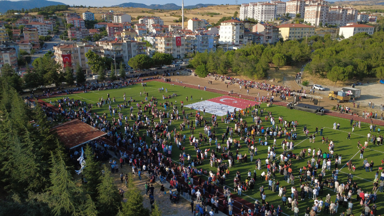 Manisa'nın Demirci ilçesinde görüntülendi! SOLOTÜRK'ten gösteri uçuşu