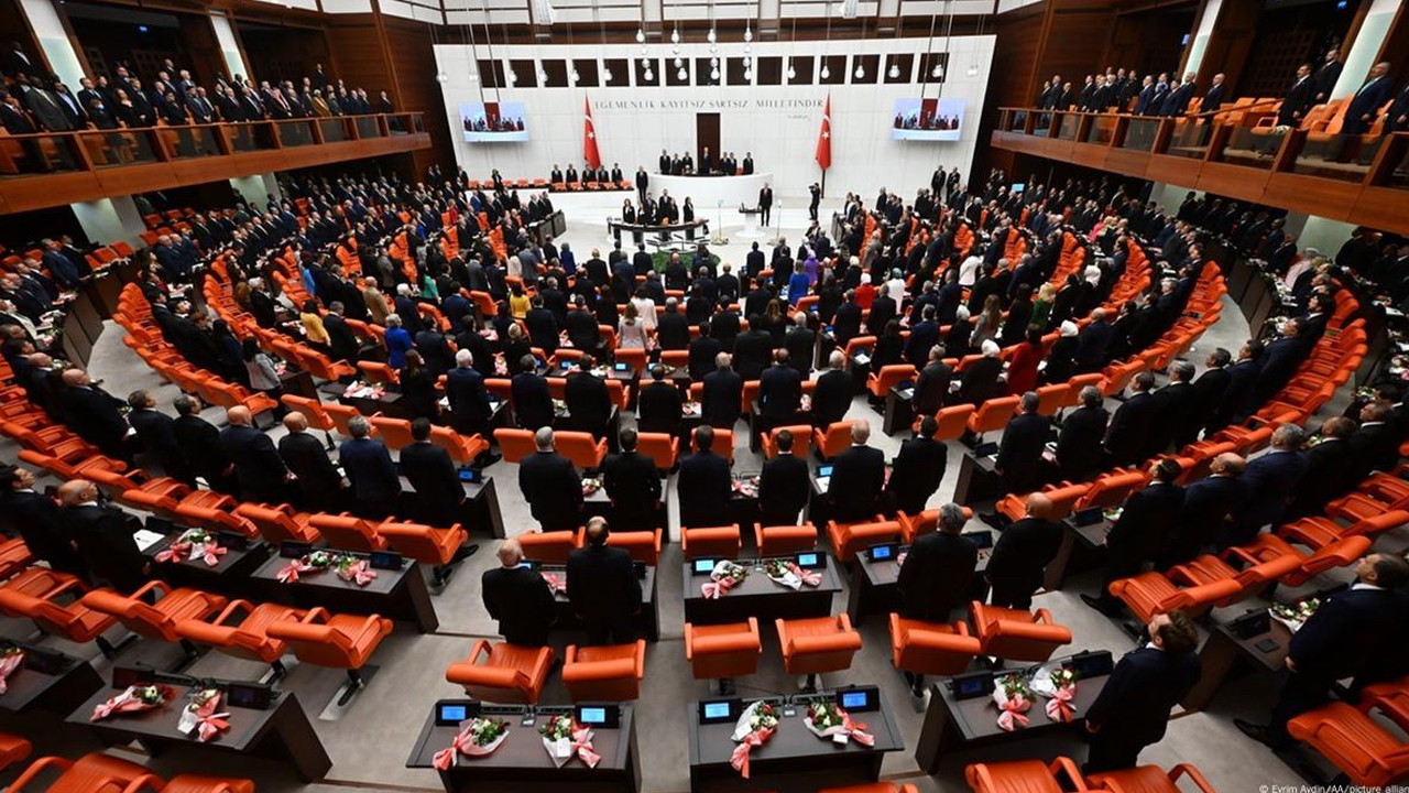 TBMM olağanüstü toplanacak! Kurtulmuş'tan vekillere çağrı