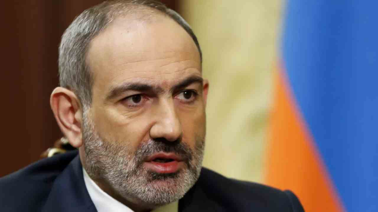 Ermenistan'da hükümet krizi! Paşinyan 'istifa edin' dedi