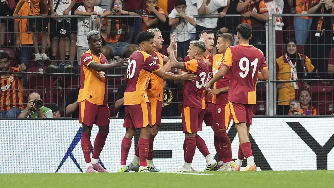 Manchester United 20 milyon Euro, Galatasaray 22 milyon Euro teklif etti