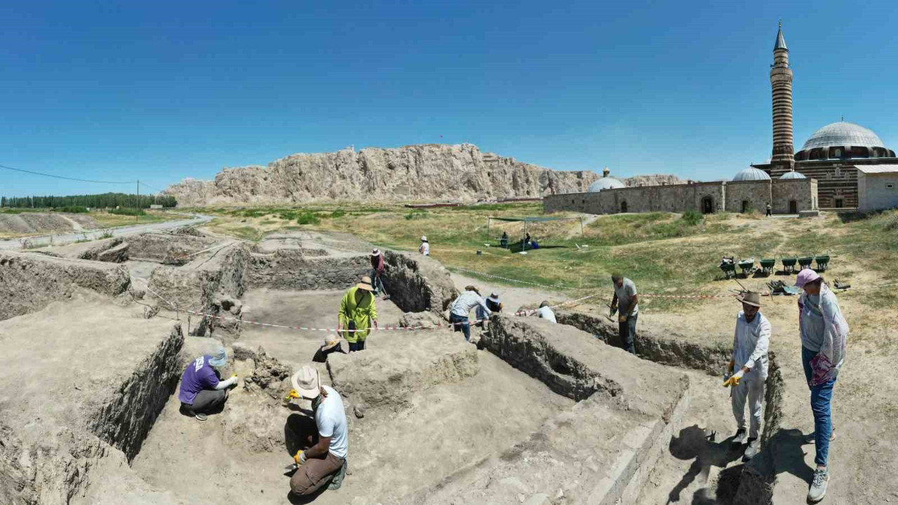 Van’da gün yüzüne çıkarılıyor! Sultan Abdülaziz dönemine ait