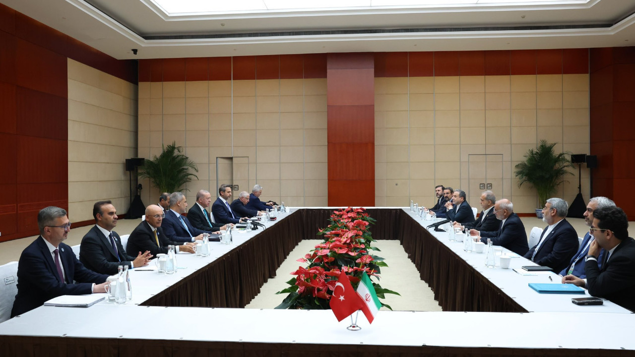 Cumhurbaşkanı Erdoğan ve Pezeşkiyan bir araya geldi! Neler konuşuldu?