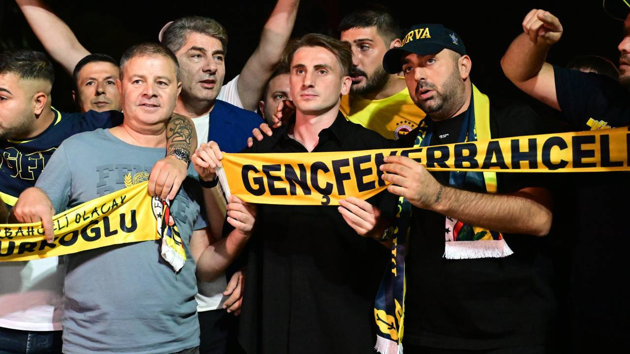 Fenerbahçe'nin yeni transferi Kerem Aktürkoğlu: 'Türkiye'nin en büyük kulübüne geldiğim için çok mutluyum'