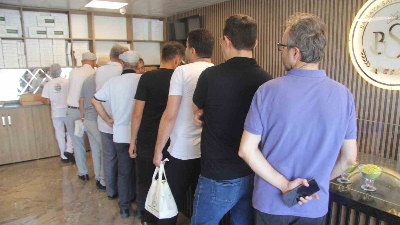 Gaziantep'te ucuza satılıyor! Vatandaşlar almak için sıraya giriyor