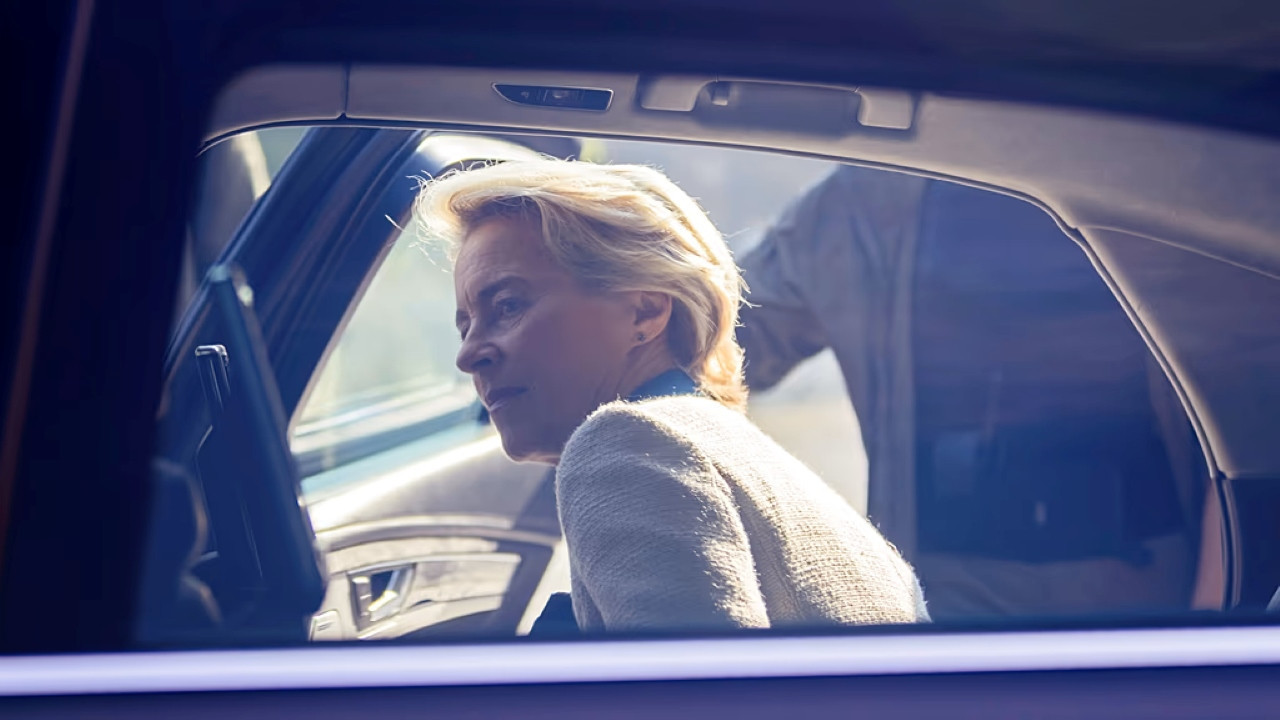 Von der Leyen'in 'mecburi iniş' yapan uçağına Rusların jamming uyguladığı iddiası yalan çıktı... Flightradar24 gerçeği açıkladı