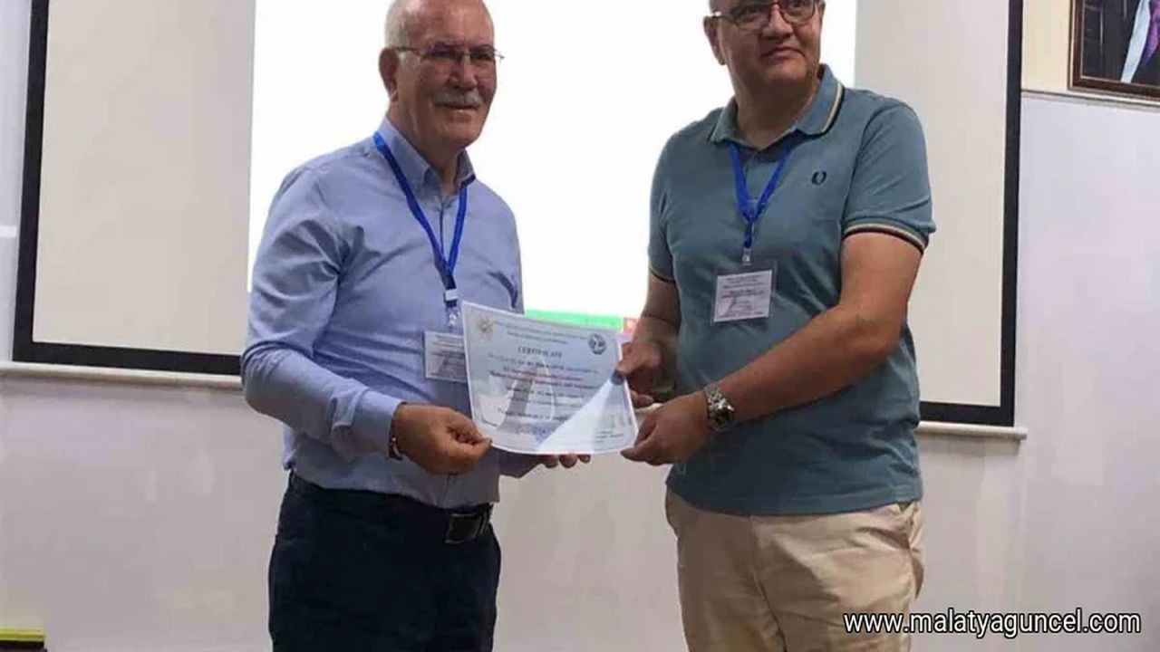 Rektör Prof. Dr. Savaş'tan Matematik kongresinde sunum