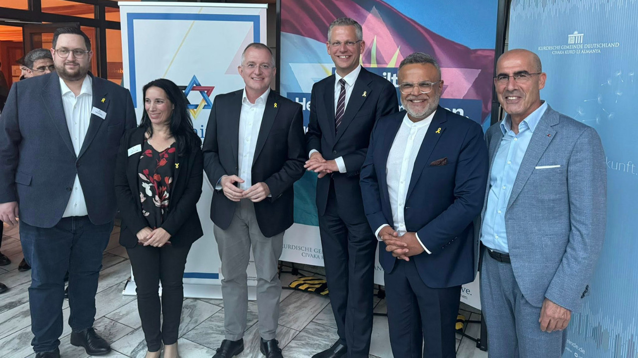 Alman Devleti’nin himayesinde Öcalan’ın çağrısına bayrak açtılar