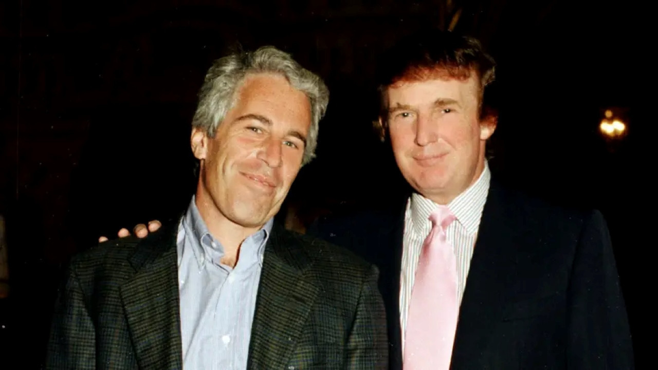 Trump Epstein'a çıplak kadın çizimi bulunan doğum günü notunu yolladı mı? Beyaz Saray: Not sahte... Wall Street Journal'a 10 milyar dolarlık iftira davası