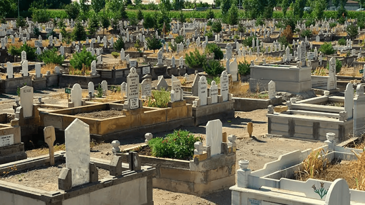 Mezar taşlarında yeni dönem: Vefat edenlerin hatıraları görünecek