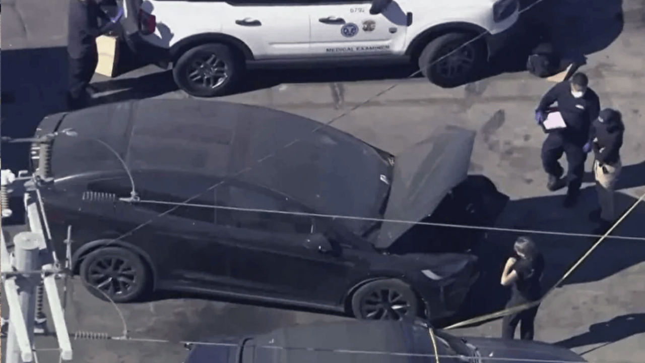 Ünlü şarkıcının aracında ceset bulundu!