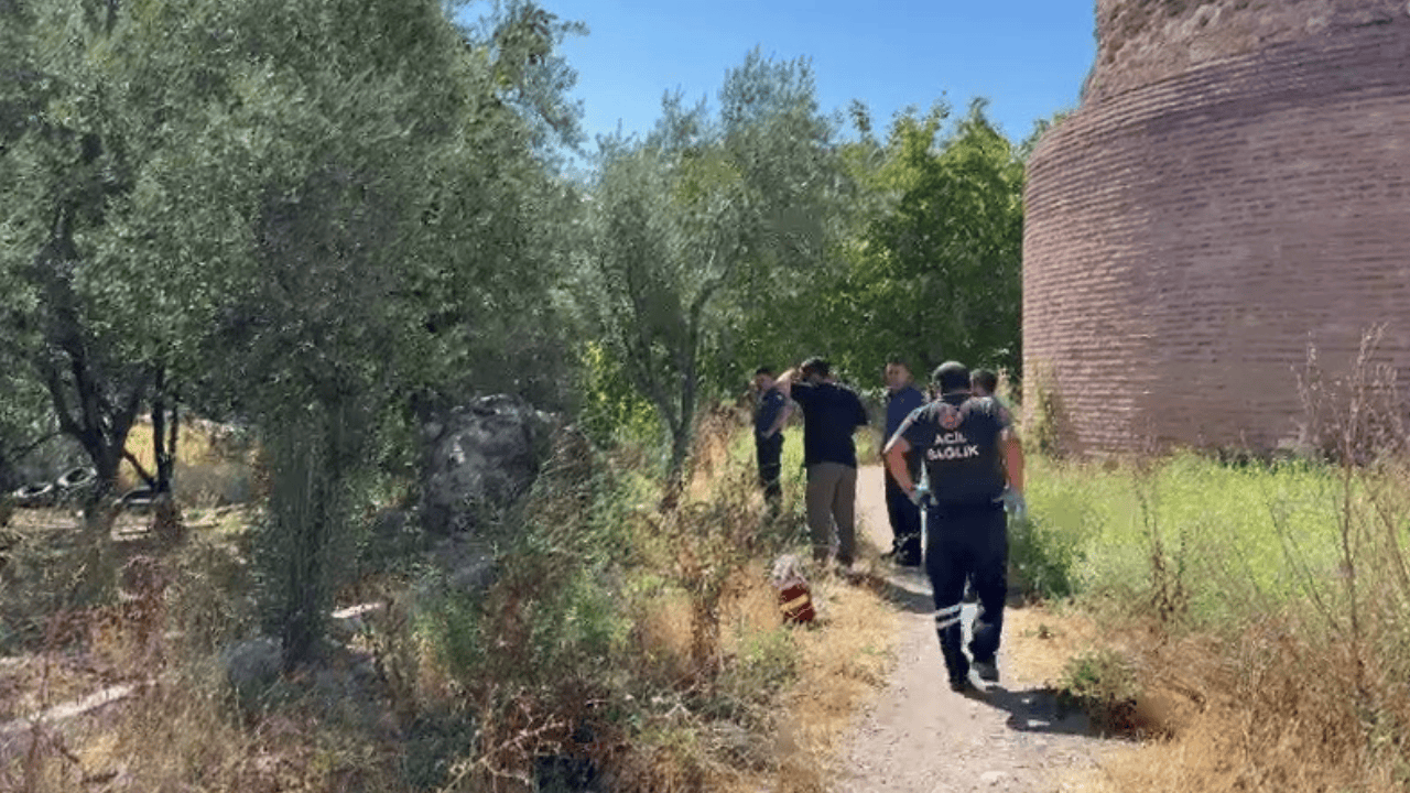 Tarihi surların altında cansız beden bulundu...