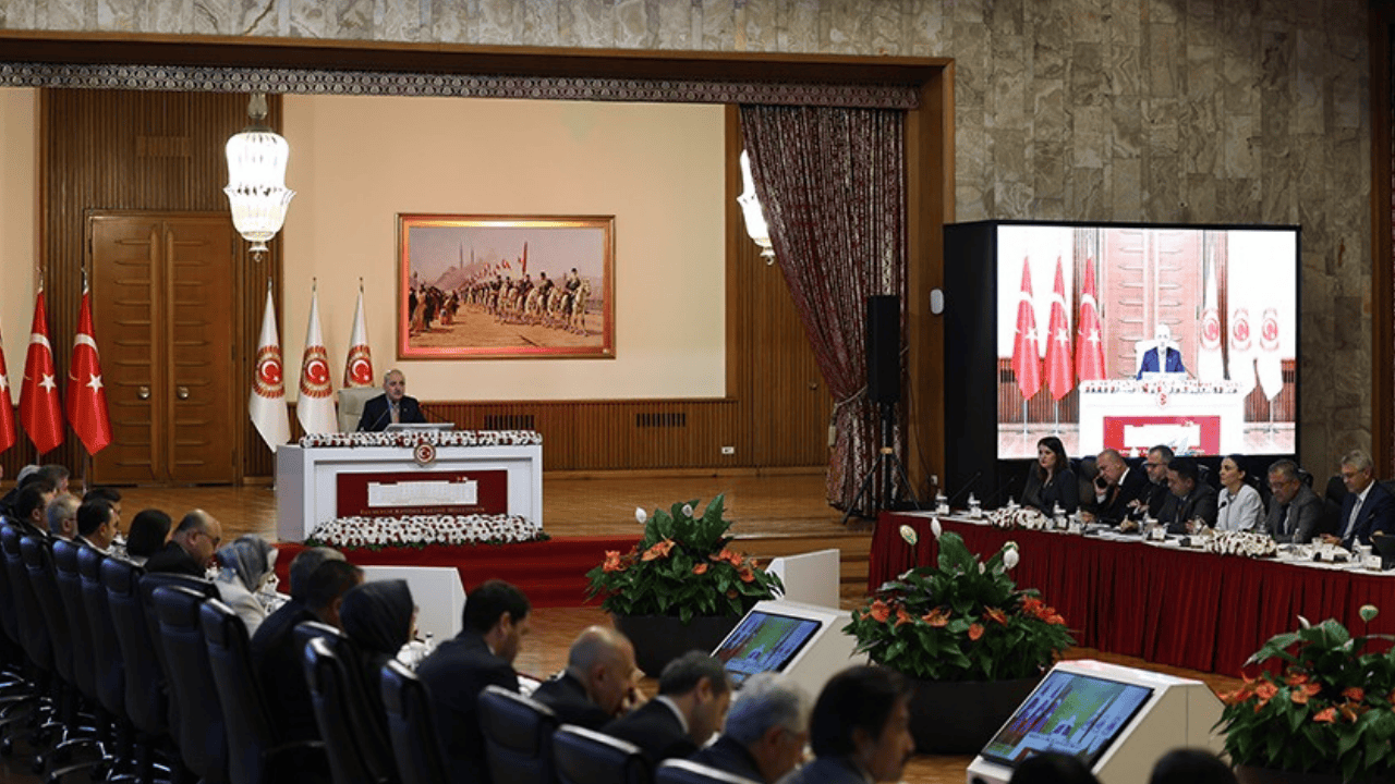 Komisyon üyelerine eleştirileri sorduk: ‘Sabırlı olalım, gündeme hakimiz’