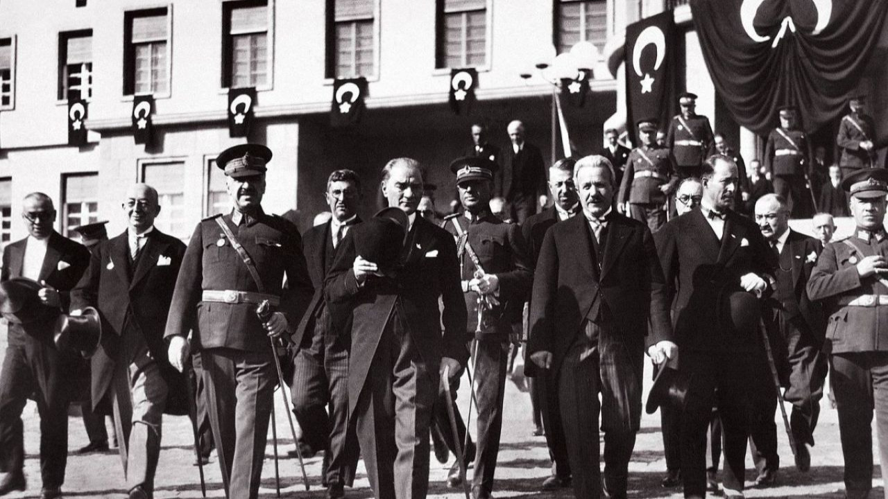 Tüm Toplum Kemalizm Adına Dayak Mı Yedi?