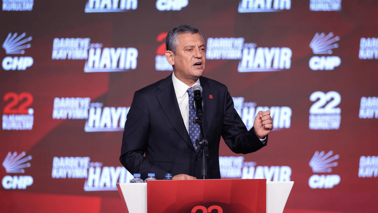 CHP, formalite kurultayı sürüyor: TRÇ'ye değinmedi, AB önerisini yineledi