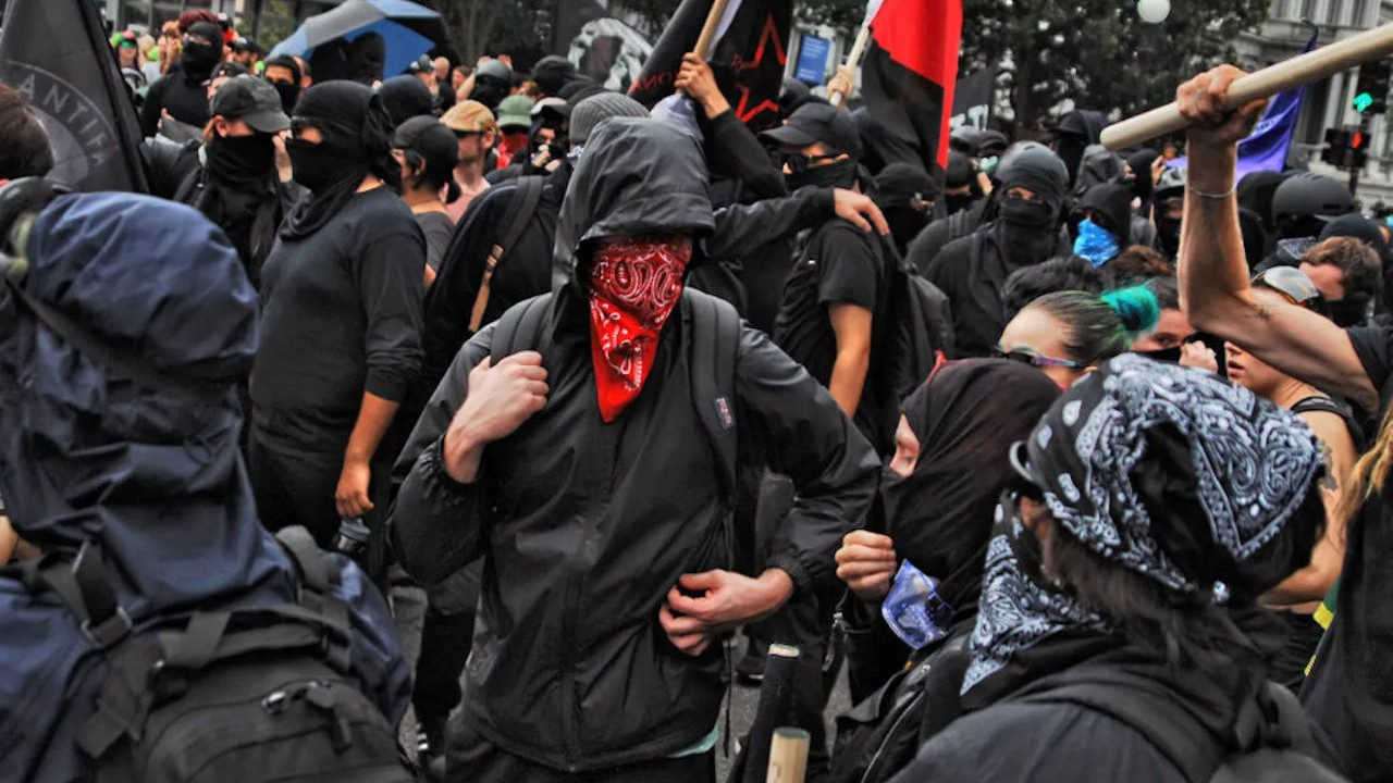 Trump, 'radikal sol' olarak adlandırdığı Antifa'yı 'terör örgütü' ilan etti