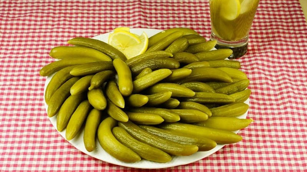 Yiyenler hayran kalıyor! Ustasından Çubuk turşusu tarifi