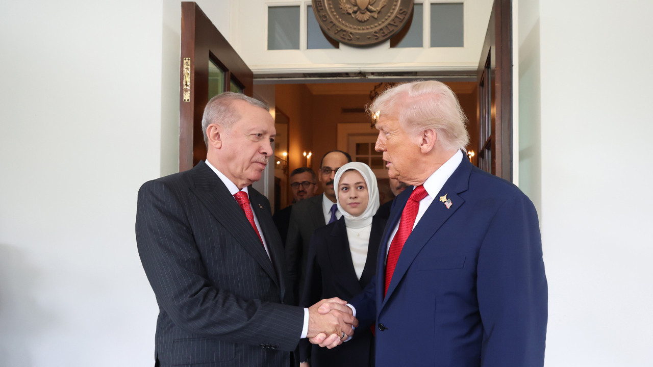 Barrack'ın küstahlığını değil Trump'ın kravatını konuştular