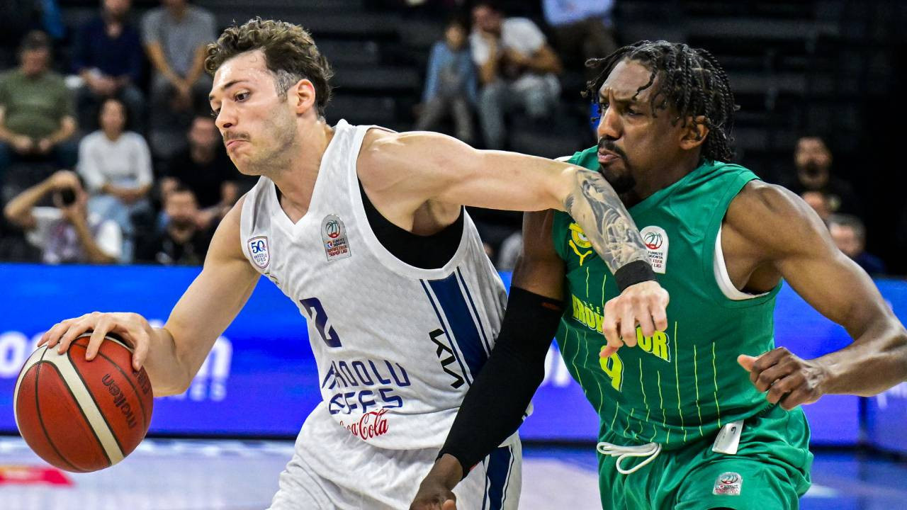 Anadolu Efes galibiyetle başladı