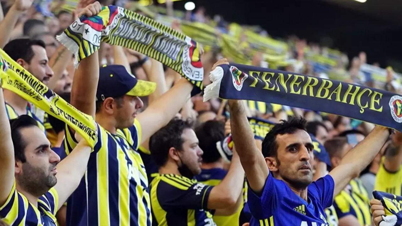 Fenerbahçe'de sular durulmuyor! Kriz çıktı kadro dışı gündemde