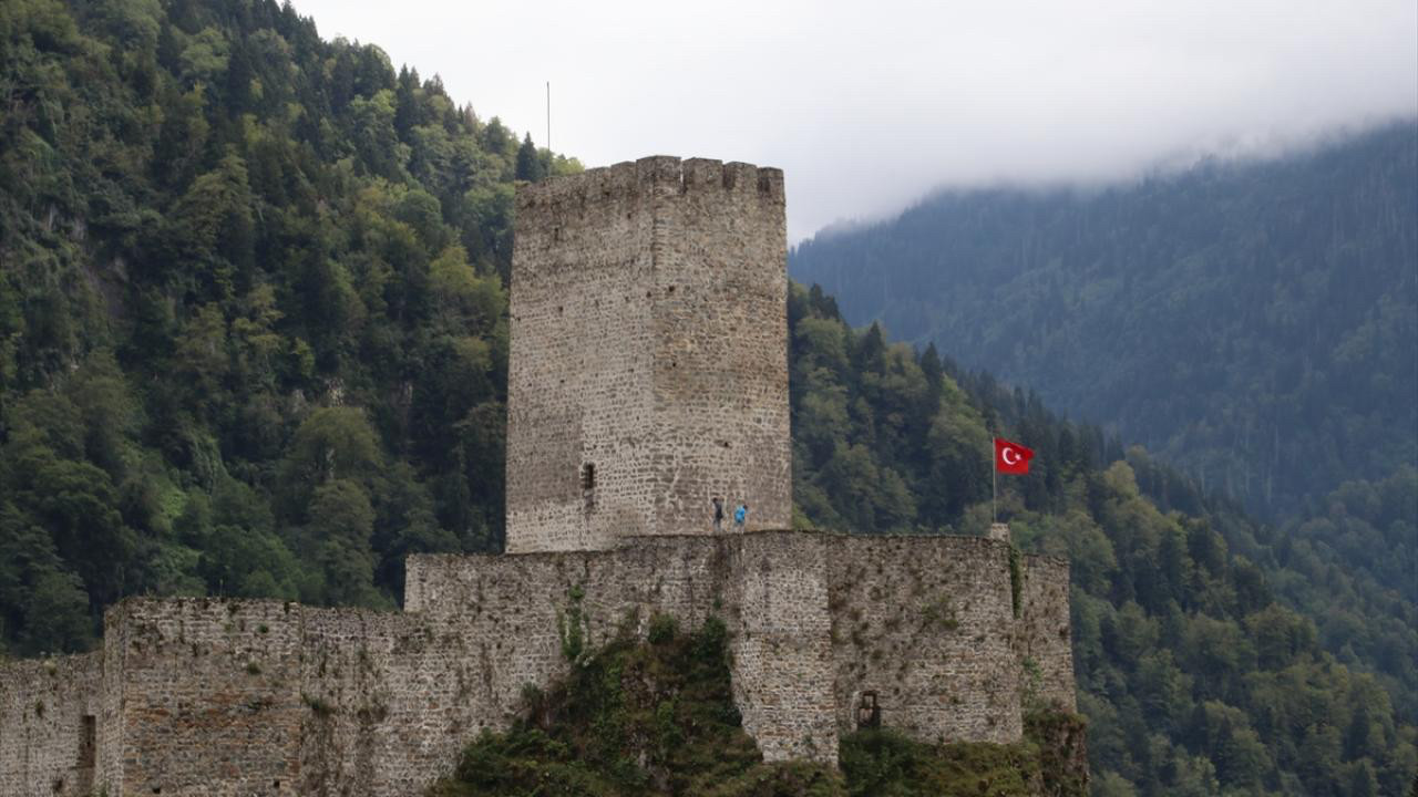 Türkiye'nin en görkemli kalelerinden biri! Rize'nin Çamlıhemşin ilçesinde bulunuyor