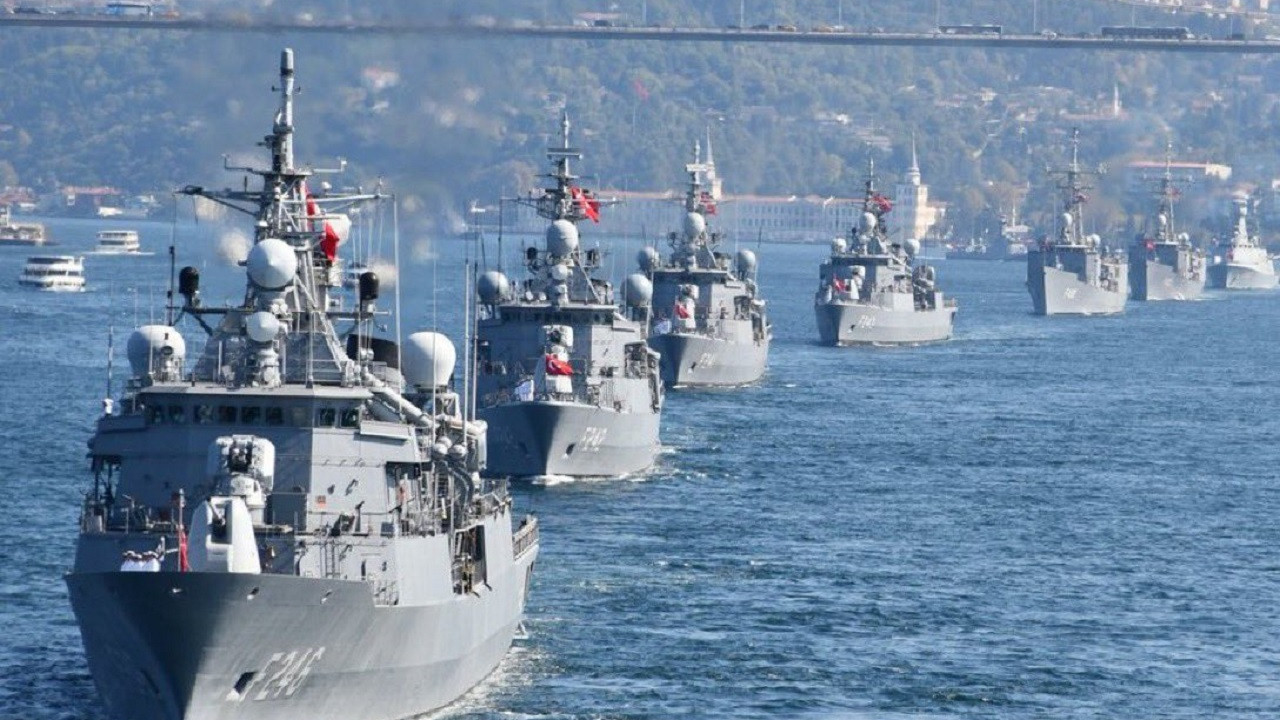 Preveze'nin yıldönümünde Boğaz'da gövde gösterisi