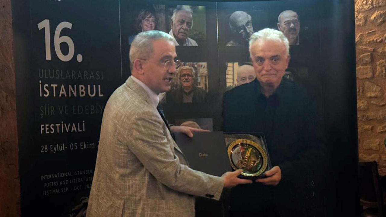 İstanbul Şiir ve Edebiyat Festivali'nde onur ödülleri verildi