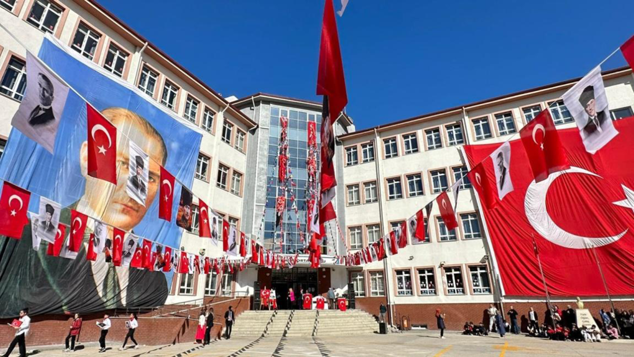 29 Ekim okullar tatil mi? Çarşamba günü okul var mı?