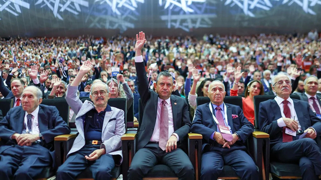 CHP'nin gündemi yine kurultay! Aynı sene içinde üçüncü kez