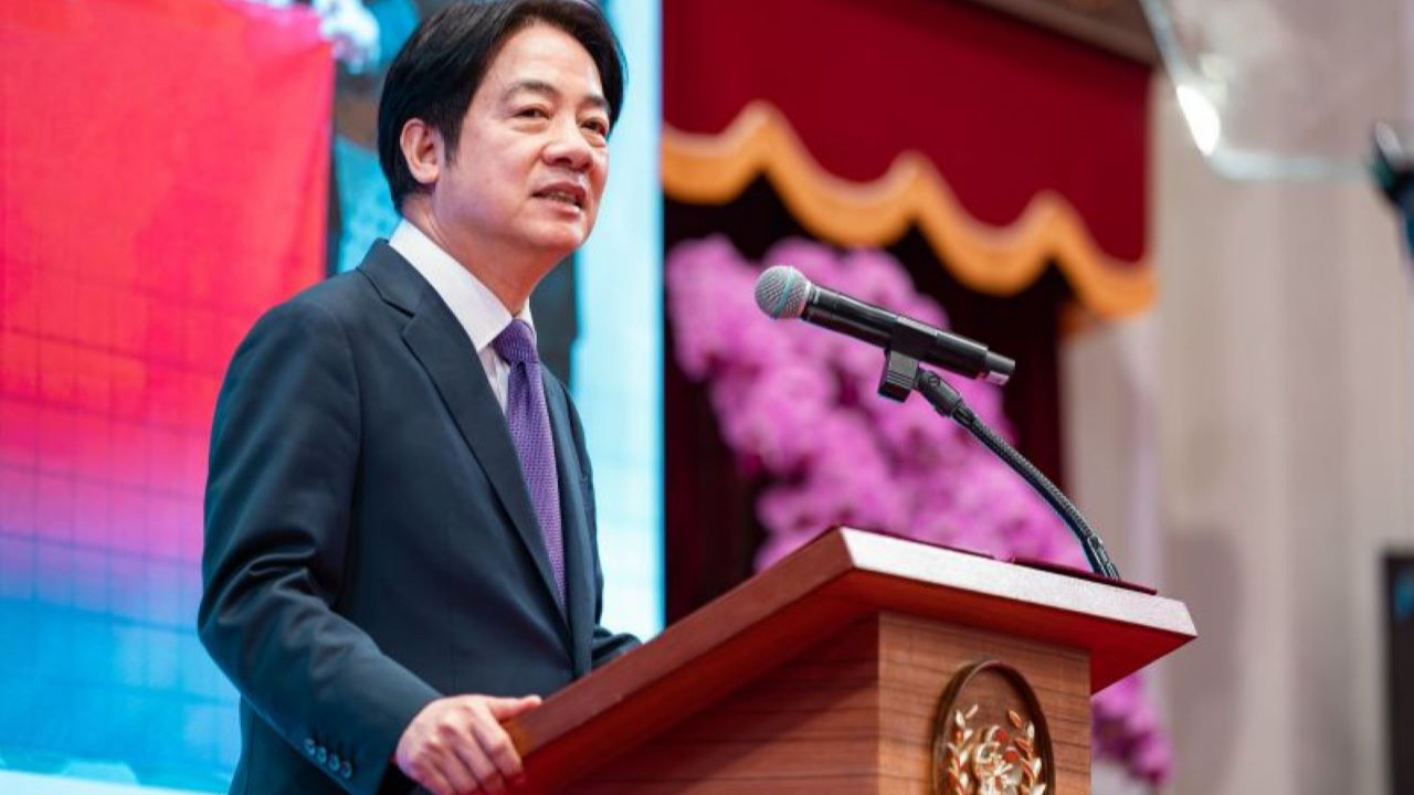 Çin Tayvan'ın ayrılıkçı lideri Lai'nin kendini ABD'ye 'peşkeş çektiğini' söyledi... Lai'ye göre Trump, Pekin'i 'Tek Çin' ilkesinden vazgeçirirse Nobel almalı