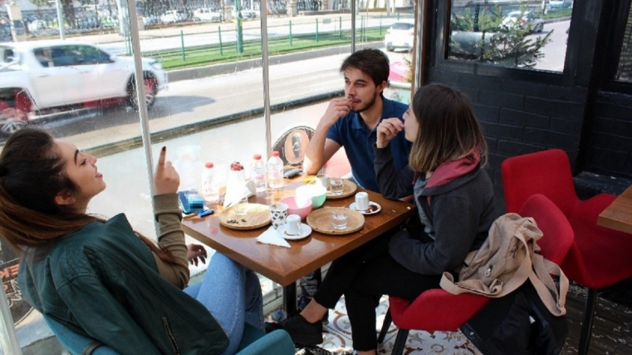 Artık her dakikası parayla! Kafe ve restoranlara 'oturma ücreti' geliyor