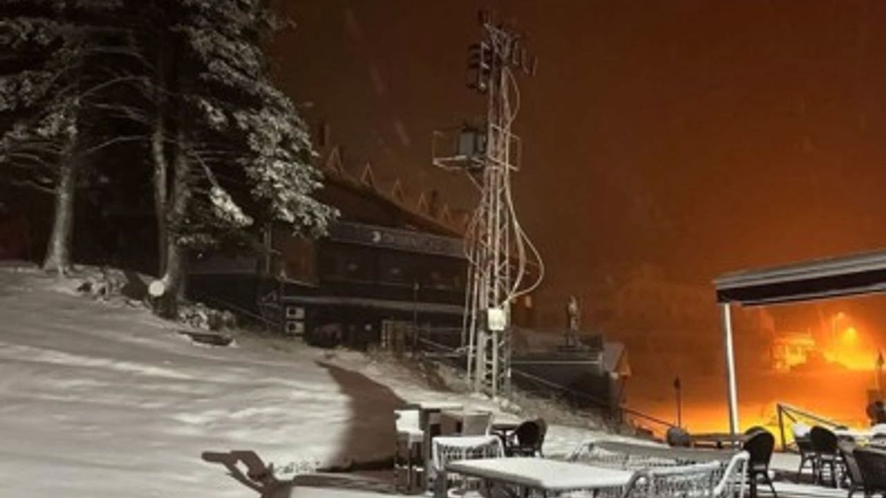 Bursa beyaza büründü! Senenin ilk karı yağdı