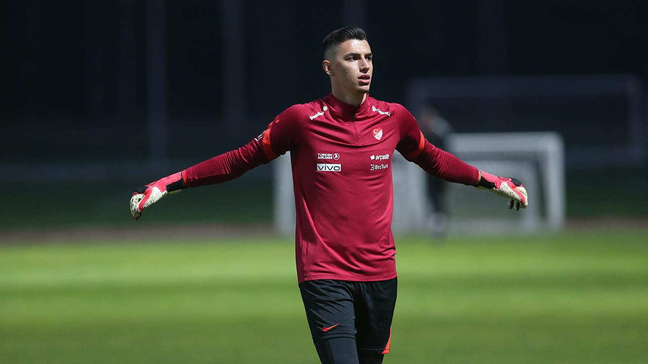 Berke Özer hangi takımda, kimdir