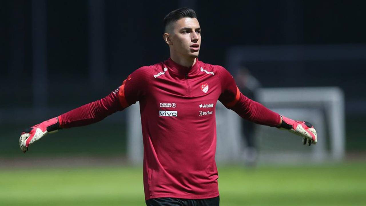 Berke Özer'den milli takım açıklaması! Kamptan ayrılmasına açıklık getirdi