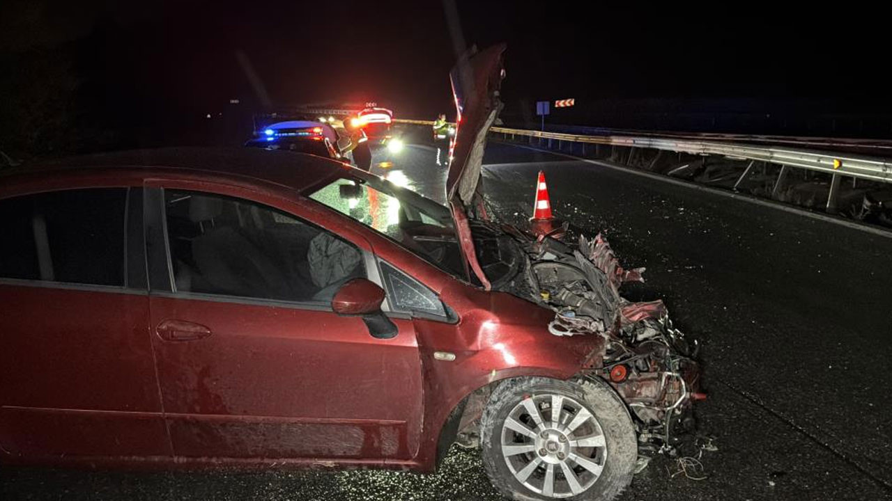 Düzce'de otomobil bariyerlere çarptı: 1 yaralı
