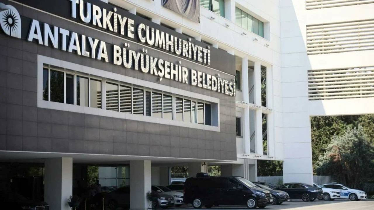 Antalya Büyükşehir'e yeni rüşvet operasyonu: Çok sayıda gözaltı var!