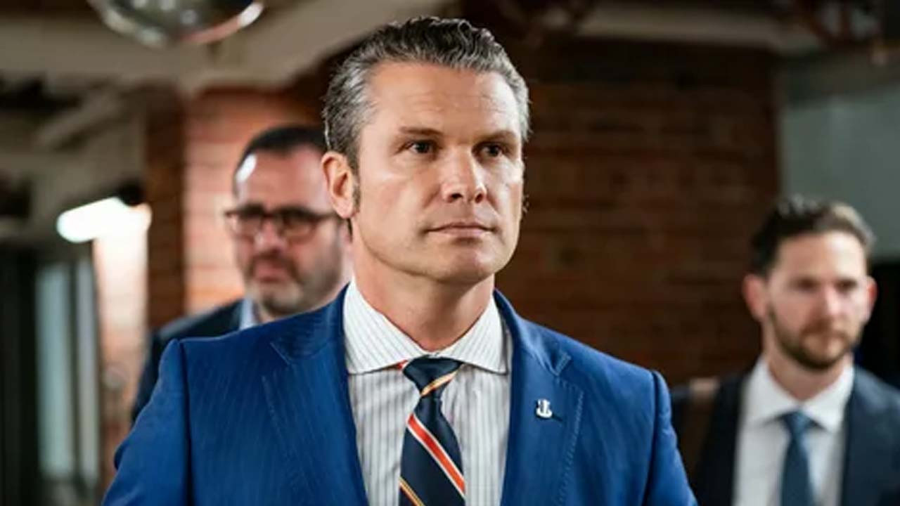 Havada panik anları! Bakanın uçağı acil iniş yaptı