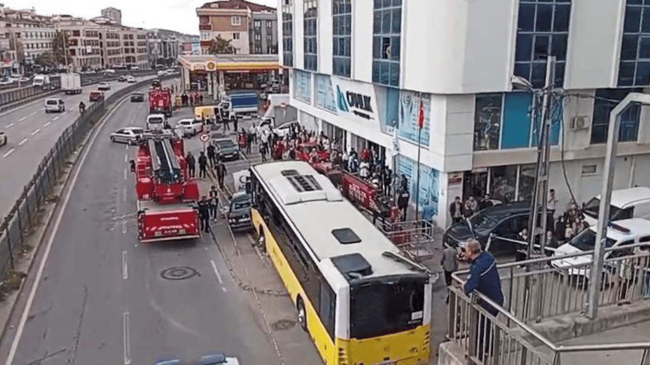 İETT yine dehşet saçtı: Çekmeköy'de otobüs durağa girdi! Ölü ve yaralılar var!