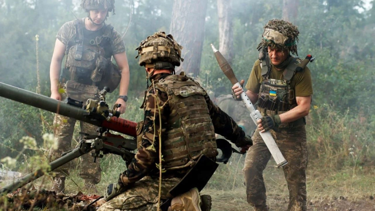 'Rusya Avrupa'nın derinliklerini vurabilir' diyen Polonya Dışişleri Bakanı Sikorski, Ukrayna savaşına dair süre verdi