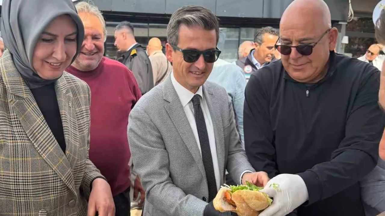 İzmir Çeşme'de vatandaşlara ücretsiz dağıtıldı!