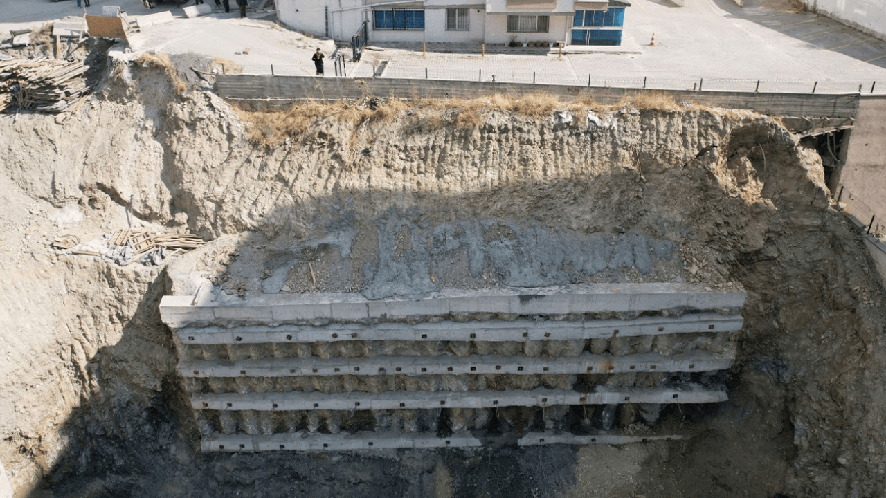 Ankara'da 300 kişinin yaşadığı apartman boşaltıldı!