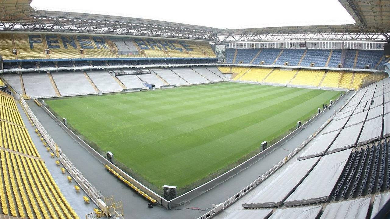 Chobani Stadı'nda hibrit çim yenileme işlemi