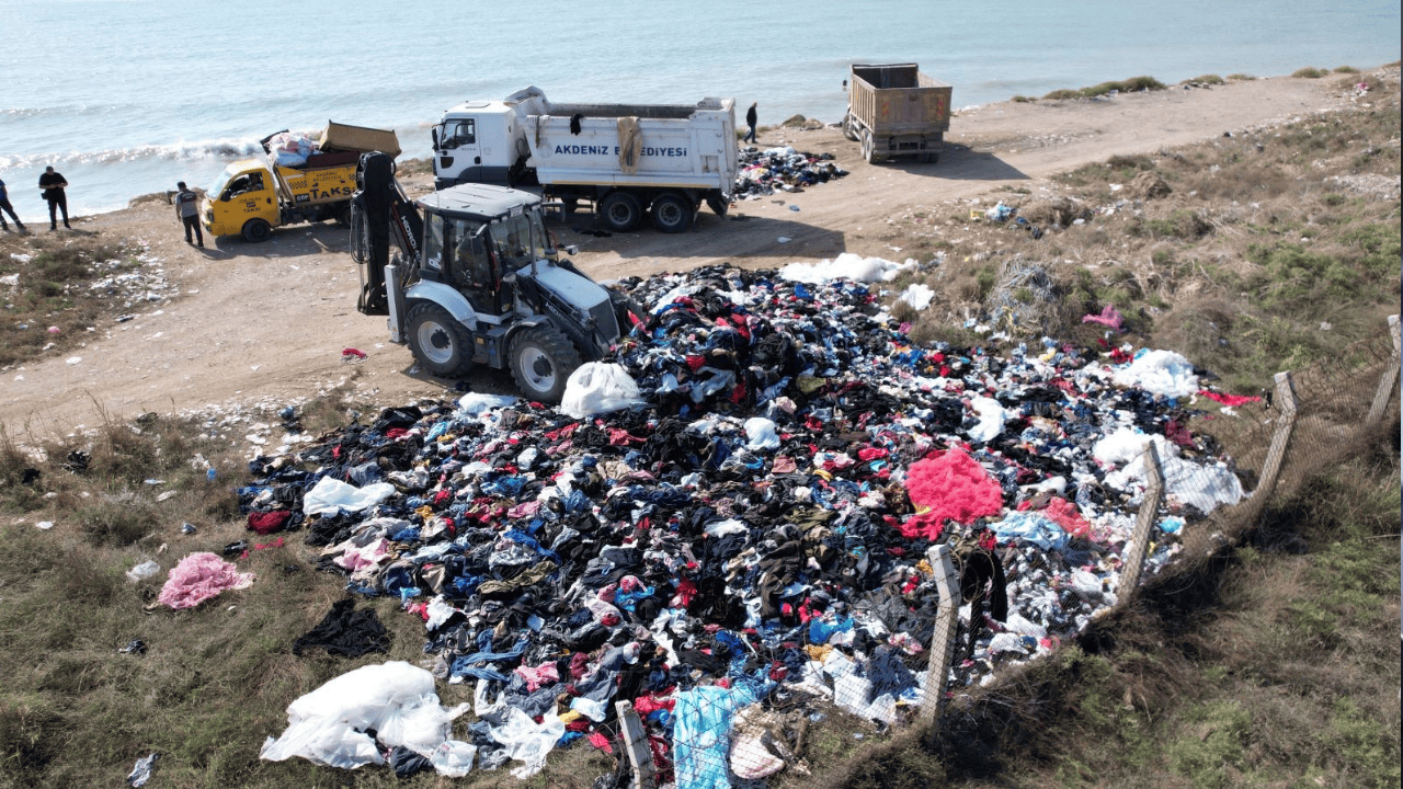 Mersin sahilinde tepki çeken görüntü!