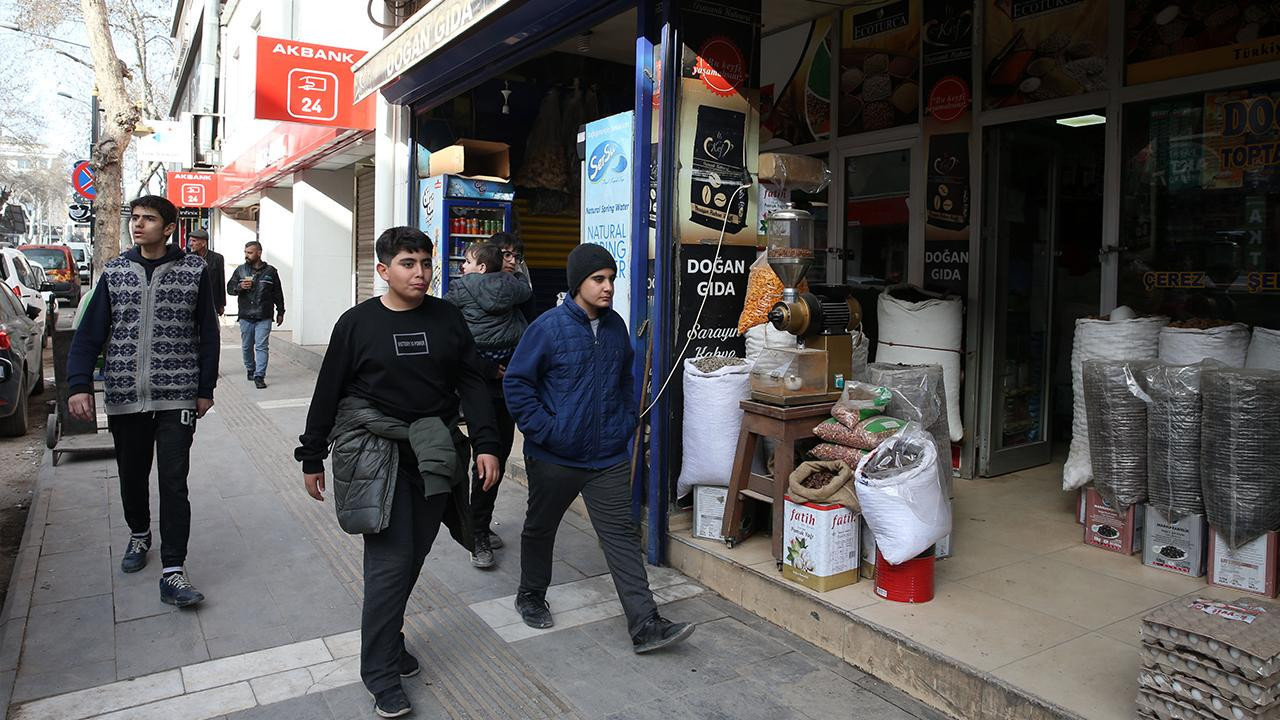 Küçük esnafa büyük yük: Yılda 20 kez vergi dairesi yolu göründü