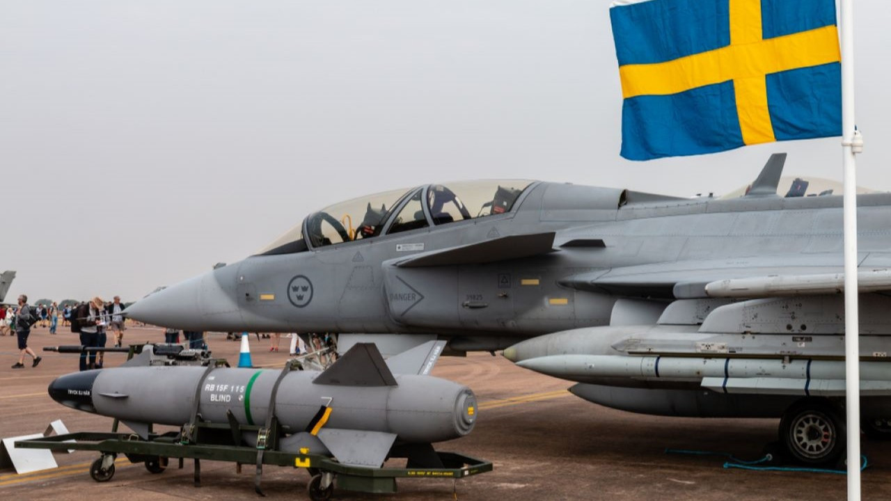 Ukrayna'nın batık ekonomisine 'çare' bulundu: İsveç'ten Gripen savaş uçağı filosu