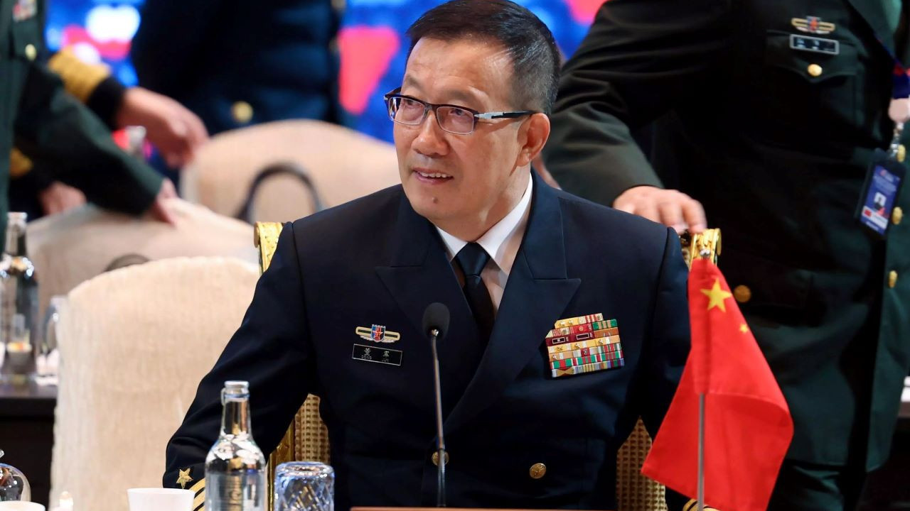 Çin ve ABD savunma bakanları ASEAN'da bir araya geldi: 'Hareketlerinize dikkat edin'