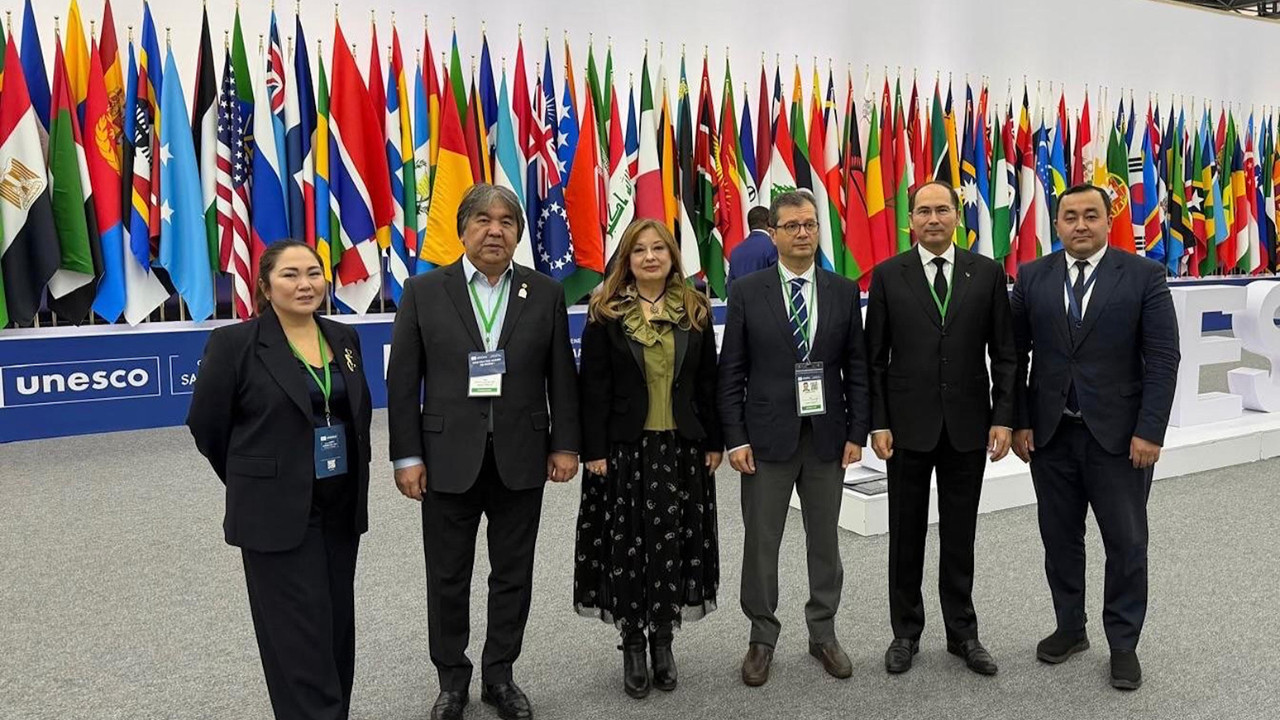 Ey dünya halkı bunu işitin: 15 Aralık Dünya Türk Dili Ailesi Günü