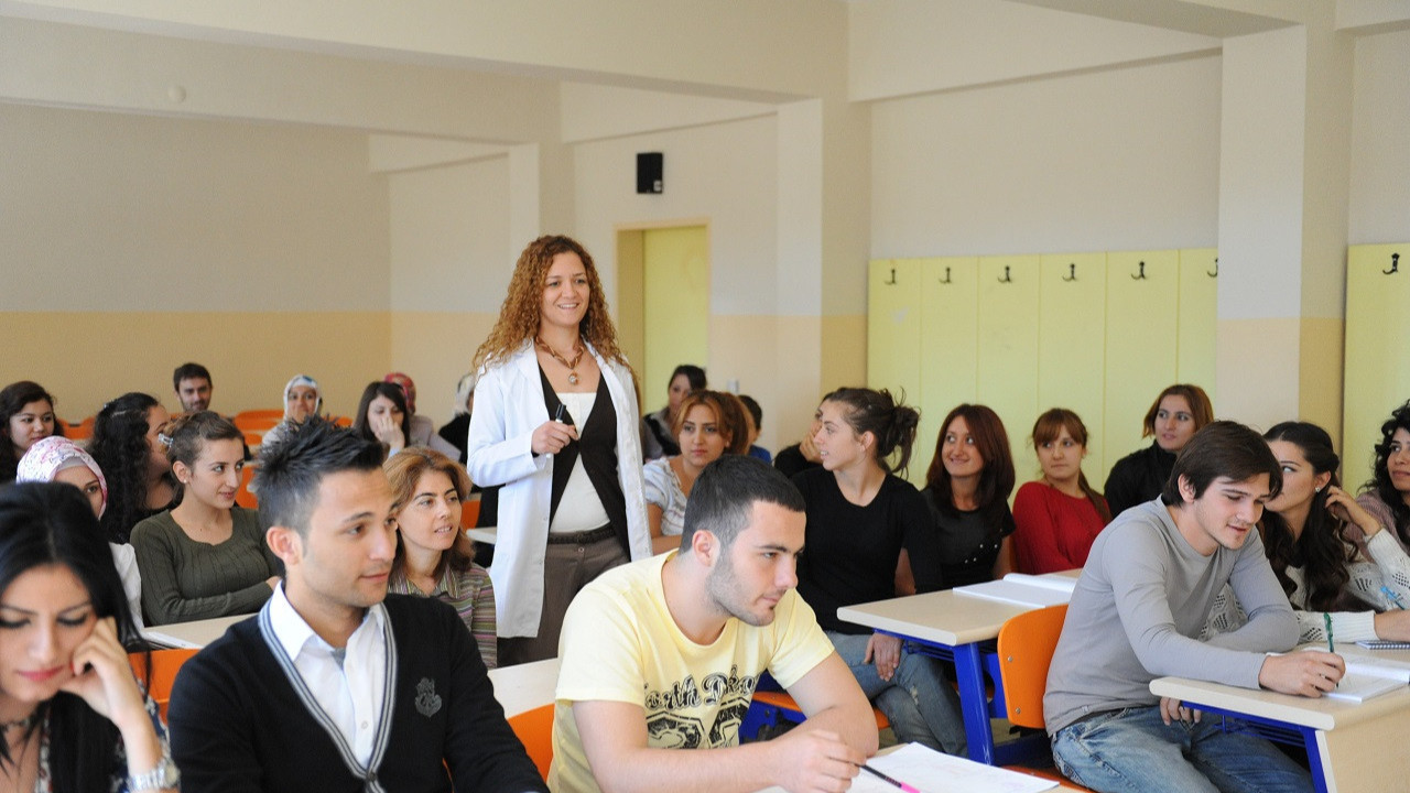 Üniversitelerde son durum: Kaç öğrenci, kaç akademisyen görev yapıyor?