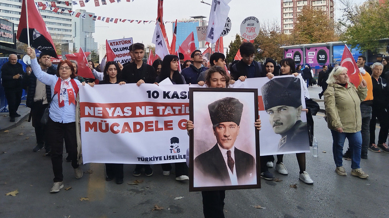 TLB Anıtkabir’e yürüdü! ‘10 Kasım’ı tatil günü yapanlara karşı en öndeyiz’